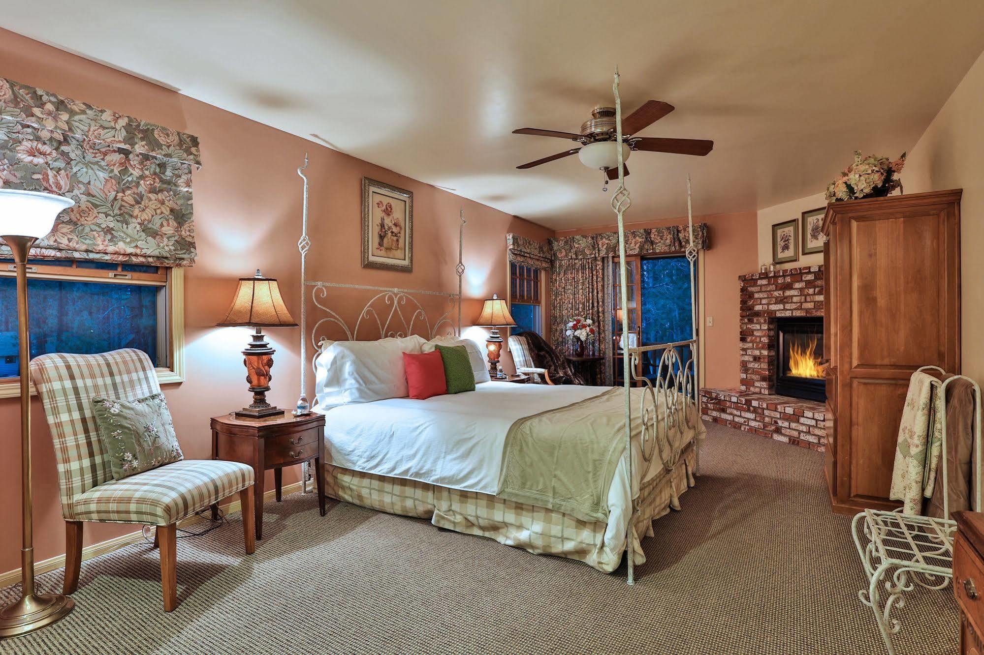 Alpenhorn Bed And Breakfast Big Bear Lake Exterior photo